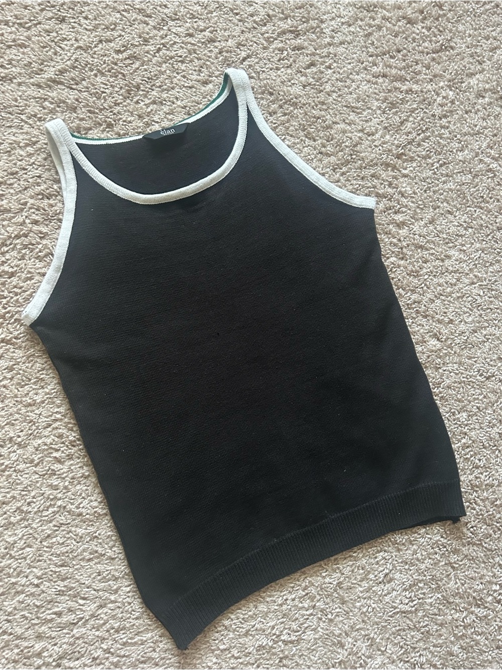 Elan minimalist top